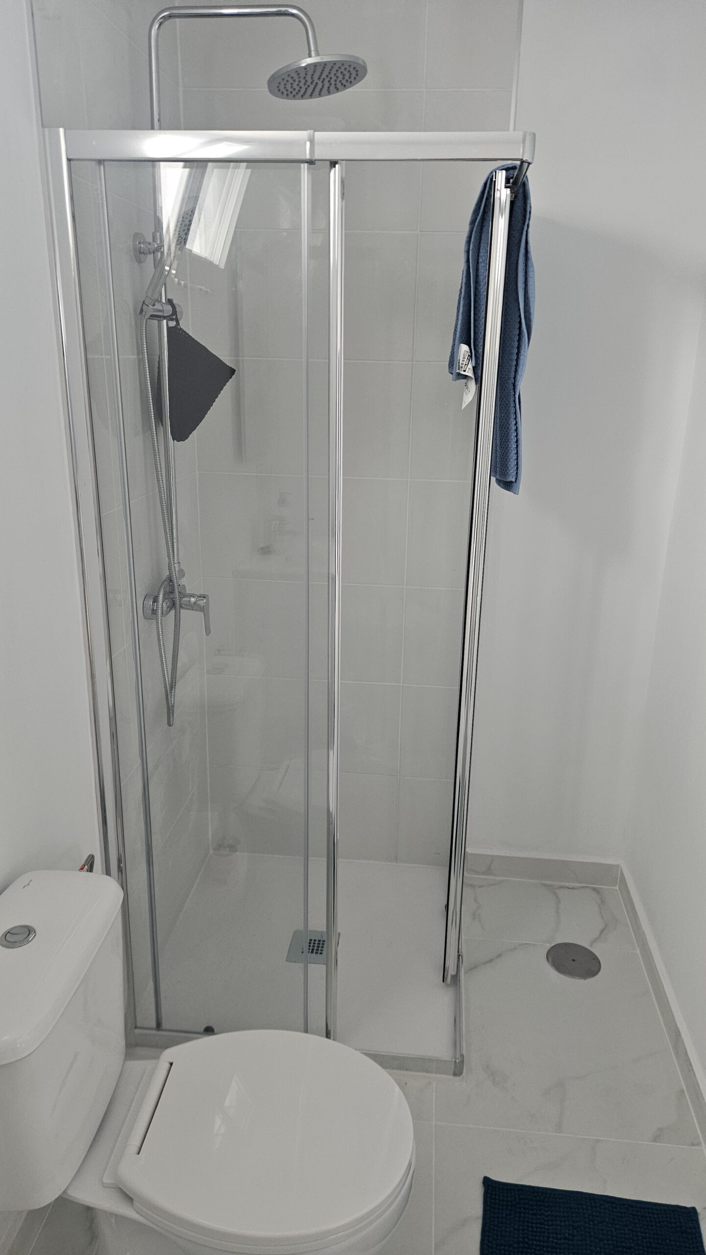 unterkunft-taucher-teneriffa-badezimmer-scaled